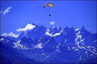 Quelle a t l'altitude record atteinte accidentellement par une parapentiste en 2007 ?