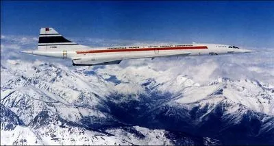 Quel constructeur d'automobiles de luxe fabriquait les racteurs des avions supersoniques Concorde ?