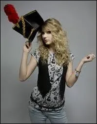 Son deuxime prnom est Alison.