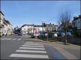 Je suis maintenant  Bain-de-Bretagne. Comment se nomment les habitants de cette commune ?