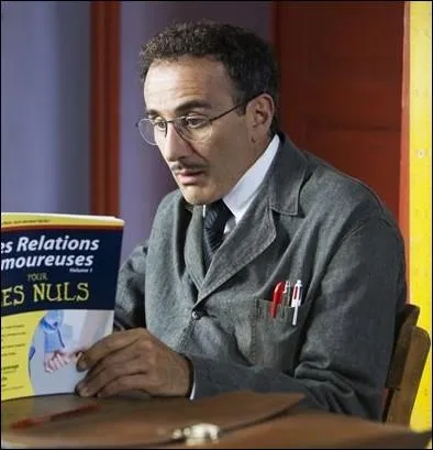 Dans   L'Elve Ducobu   et   Les vacances de Ducobu   quel nom porte le matre de classe interprt par Elie Semoun ?