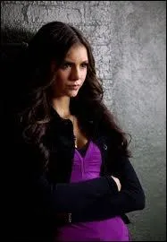 Dans la saison 4 Elena est transforme en :