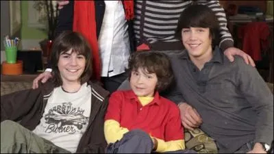 Qui est le plus vieux des 3 garons des parents ?