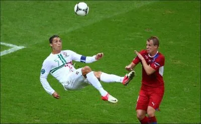 Ronaldo s'apprte  effectuer :