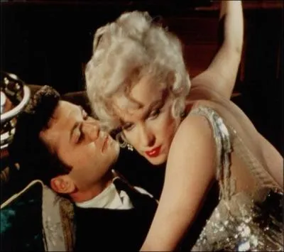 Vous avez reconnu une prise de vue du film "Certains l'aiment chaud". Quels rôles sont respectivement tenus par Marilyn Monroe et Tony Curtis ?