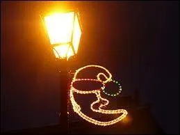 Qui chantait  Tu avais du confondre les lumires d'une toile et d'un rverbre, et a continue encore et encore ...   ?