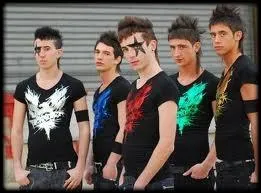 Qui chantait  Qui met l'feu aux buildings toujours les Etoiles Noires, alors c'est la panique sur les boulevards, quand on arrive en ville ...   ?