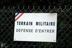 Que signifie le nom fminin  carre , en argot militaire ?