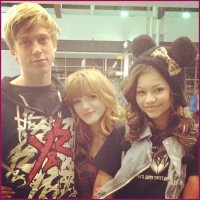 Comment s'appelle le petit ami actuel de Bella ? (en octobre 2012)