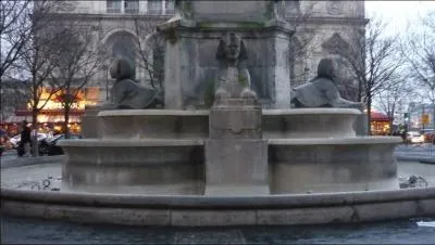 Qu'y a-t-il d'crit sur la colonne de la fontaine du Chtelet ?