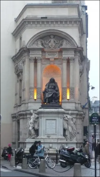 Qui est reprsent sur cette fontaine ?