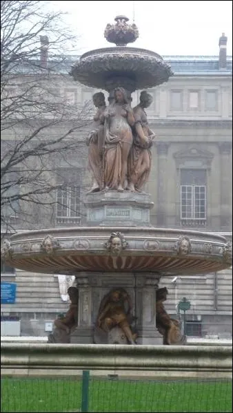 Quels  fleuves  sont reprsents par les 4 femmes sculptes sur la fontaine Louvois ?