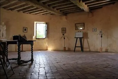 Entre 1572 et 1580, Montaigne rdigea les livres I et II des  Essais . Il convient d'y noter l'influence de l'un de ses principaux matres  penser. Lequel ?