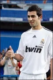 Lui aussi est en dfense. Comment s'appelle-t-il ?