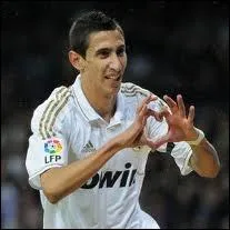 Il est en milieu de terrain, comment s'appelle-t-il ?