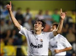 Il s'appelle Ricardo Izecson dos Santos Leite, quel est son surnom ?