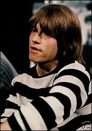 Brian Jones était un des membres fondateurs des ''Rolling Stones'' . Il a un homonyme qui a réussi un exploit. Lequel ?