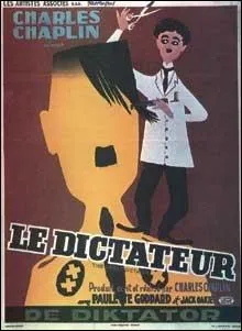 Dans cette affiche de Lo Kouper de 1956 on voit le barbier couper les cheveux du dictateur mais un dtail est mtaphoris, rendu plus vident, et qui n'existait pas dans le film. Lequel ?