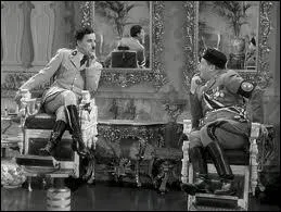 Mise  part la scne clbre o Chaplin joue avec le globe, il existe aussi une autre scne magique; quelle est-elle ?