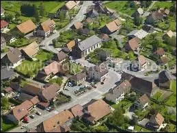 Voici la commune de Bessoncourt vue du ciel. Comment nomme-t-on ses habitants ?