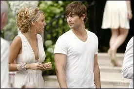 Au bal masqu, dans la saison 1, alors que Nate croit embrasser Serena, qui embrasse-t-il en ralit ?