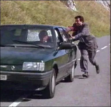 Urbain Donnadieu, avare de premire classe poussant un break Renault Nevada ... .