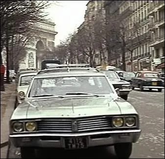 La Buick Sportwagon de Monsieur Jo redoutable contrebandier se cachant sous les traits d'un riche homme d'affaires parisien ... .