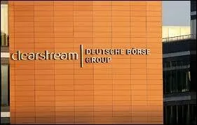 La banque des banques, Clearstream situ&eacute;e au Luxembourg, permet de blanchir de l'argent c'est...