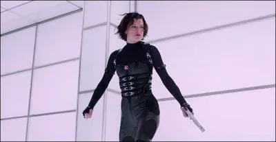 Alice se rveille dans le plus grand centre d'Umbrella Corporation sous la glace. Dans quel pays ?