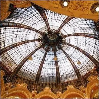 Quel grand magasin parisien fte le centenaire de sa coupole avec une expo-rtro de la saga du magasin ?