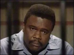 Comment se nomme ce collgue du pre Bundy, avec qui il passe de trop longues journes dans le magasin de chaussures o ils sont employs ?