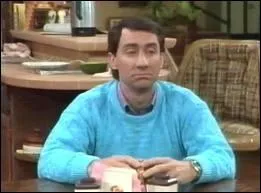 Son premier mari  l'esprit aussi conservateur qu'elle et tout aussi tordu tait :