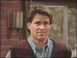 Puis, peu de temps aprs son divorce, lors d'une soire trs arrose, elle rencontra un apollon qu'elle pousa dans la foule. Il s'agit de :