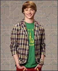 Dans  Austin & Ally  qui est le meilleur ami d'Austin ?