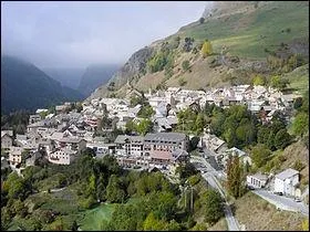 Quel est ce magnifique village situ au pied de la Meije ?