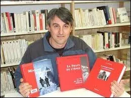 La vie de quel grand alpiniste est-elle relate dans le livre d'Antoine Chandelier  Mort en direct , drame dans les Grandes Jorasses ?