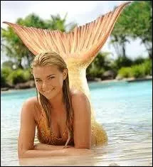 Comment s'appelle-t-elle dans le film (H2O) ?