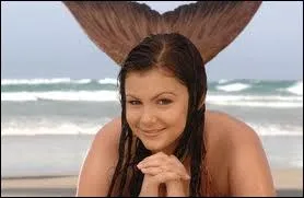 Comment s'appelle-t-elle dans le film (H2O) ?