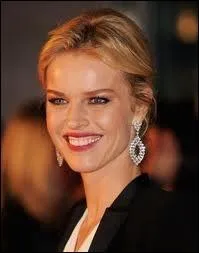 A quel ge Eva Herzigov a-t-elle gagn un concours de beaut  Prague ?