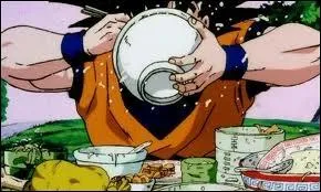 Qui engloutit son bol de riz sur l'image ?