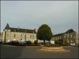 A Dou-la-Fontaine, les habitants portent le nom de ...
