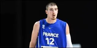 Dans quelle ville est-il n ?