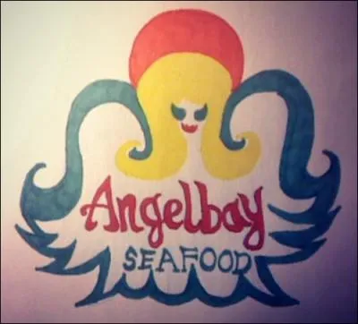 Quel membre de la famille d'Angie a fond Angelbay ?