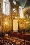 Construite en 1367, c'est la plus ancienne synagogue de France. Son architecture et sa d�coration actuelles datent pricipalement du XVIIIe si�cle. O� est-elle situ�e ?