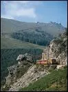 Quel est ce petit train pittoresque � cr�maill�re, qui arrive � 905m d'altitude � la fronti�re franco-espagnole et attire des milliers de visiteurs.