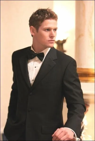 Dans le dernier pisode, qui tue Elena ?