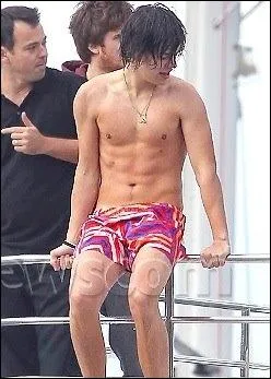 Avant x-Factor, Harry faisait partie d'un groupe, comment s'appelait-il ?