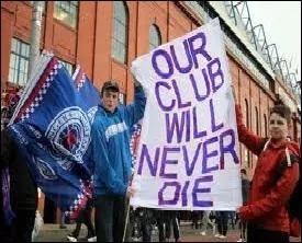 Quel club de football mythique, rtrograd en quatrime division pour raisons financires, garde le soutien de ses trs nombreux supporters ? (2012)