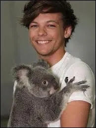 Louis est le plus blagueur du groupe.