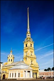 Dans quelle cathédrale de St Pétersbourg tous les tsars depuis Pierre le Grand ont-ils été enterrés ?